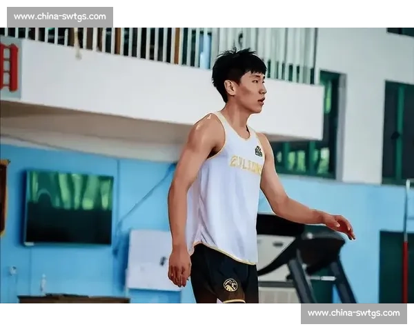 崔新泉高效 14+4 助率队取胜 能攻善传尽显全能身手