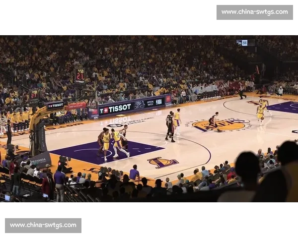 重温湖人对决热火总决赛第一战关键回合全景回放解析经典瞬间再现